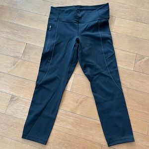 Black Lululemon cropped leggings